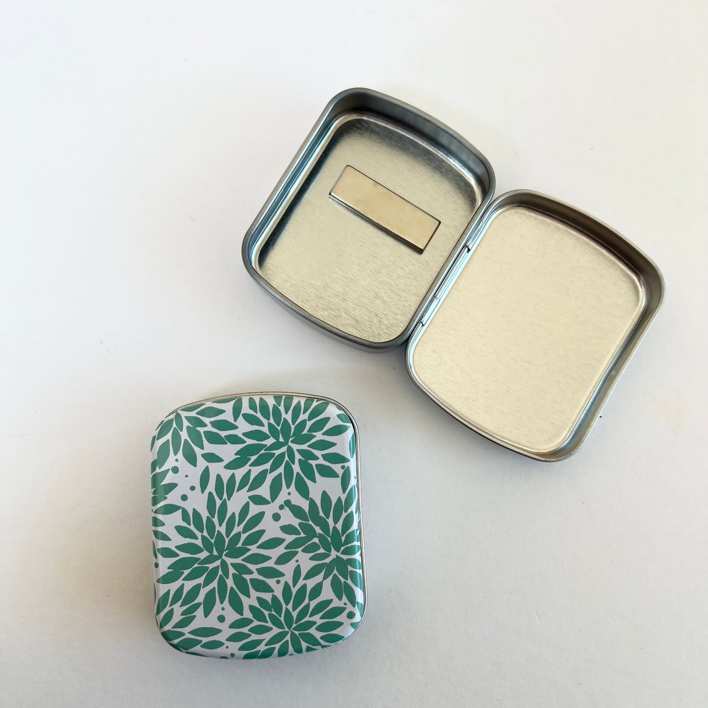 Mint Burst Magnetic Needle Tin