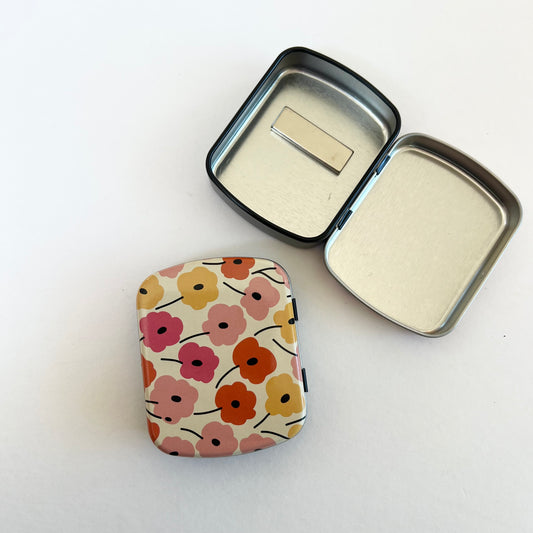 Pretty Poppies Magnetic Needle Tin