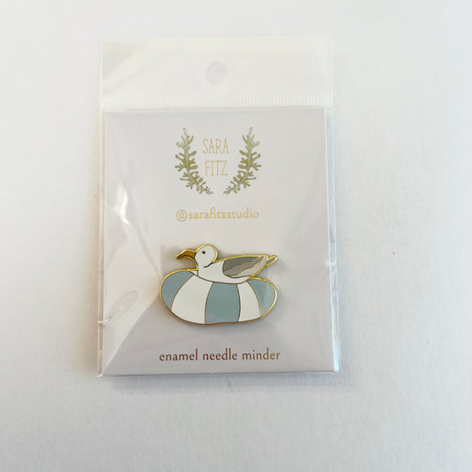 Floating Gull Needle Minder