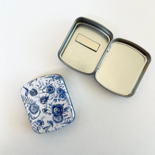 Indigo Florals Magnetic Needle Tin